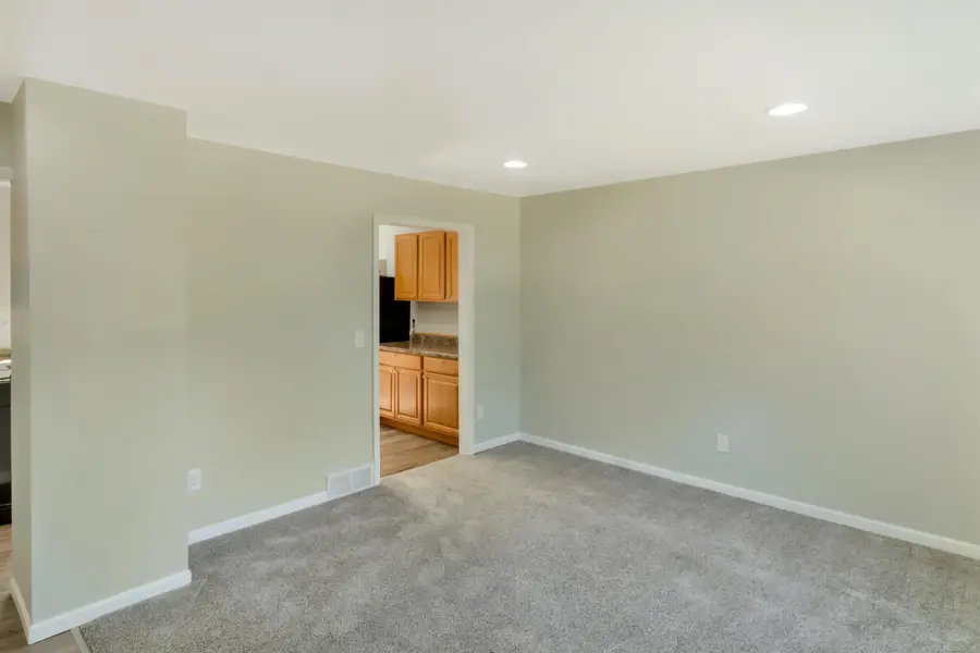 160 S Christine CIR, Mount Clemens, MI 48043 - #2