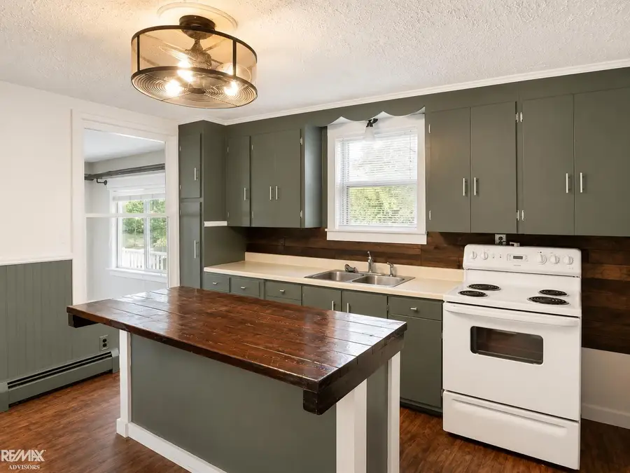 1110 Henry ST, Saint Clair, MI 48079 - #3