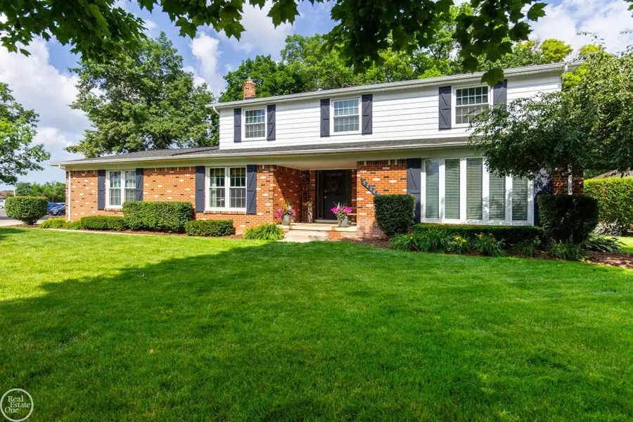 52203 Belle Arbor DR, Shelby, MI 48316 - #2