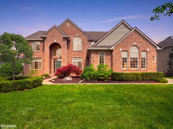 25346 Stanley LN, SouthLyon, MI 48178