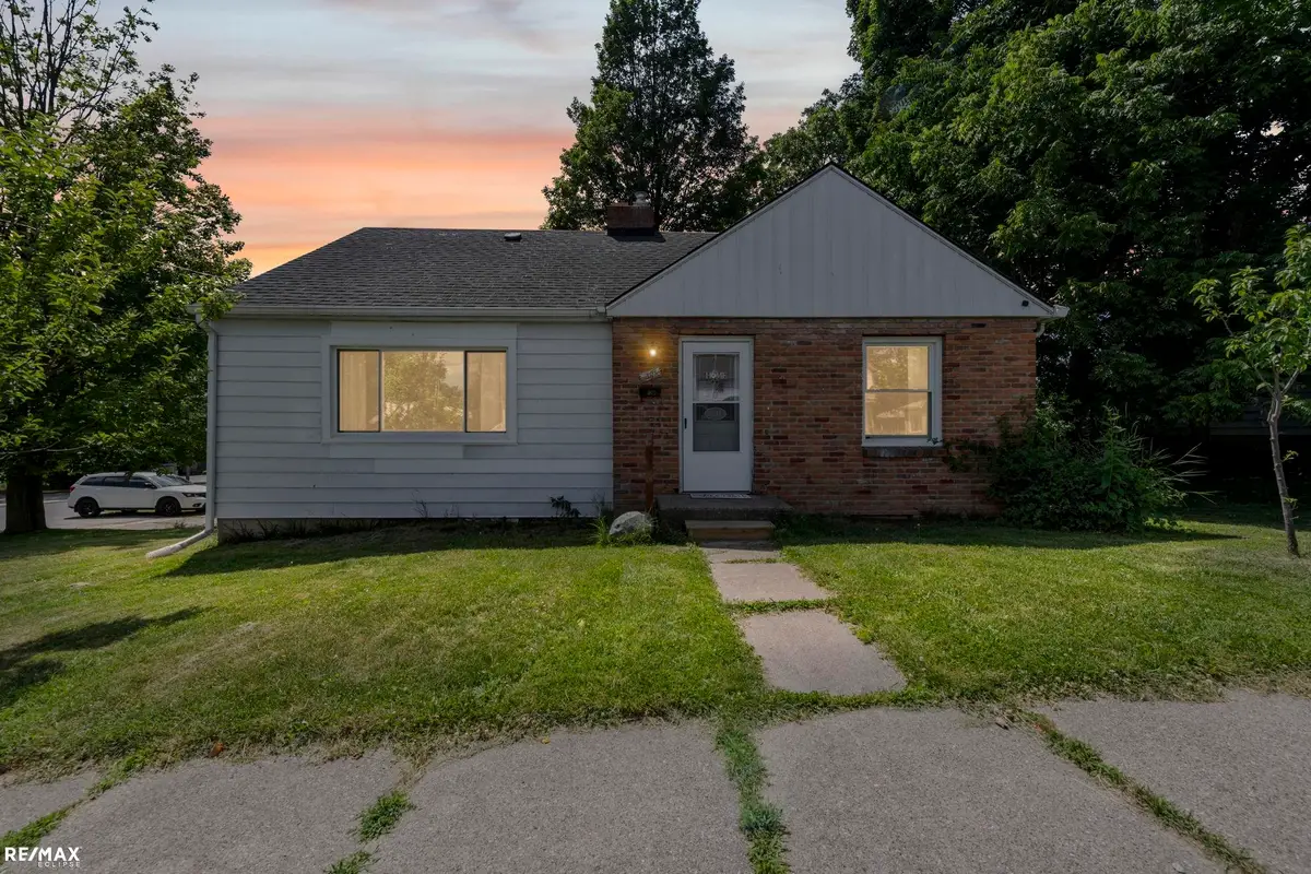 301 N East S ST, Fenton, MI 48430 - #1
