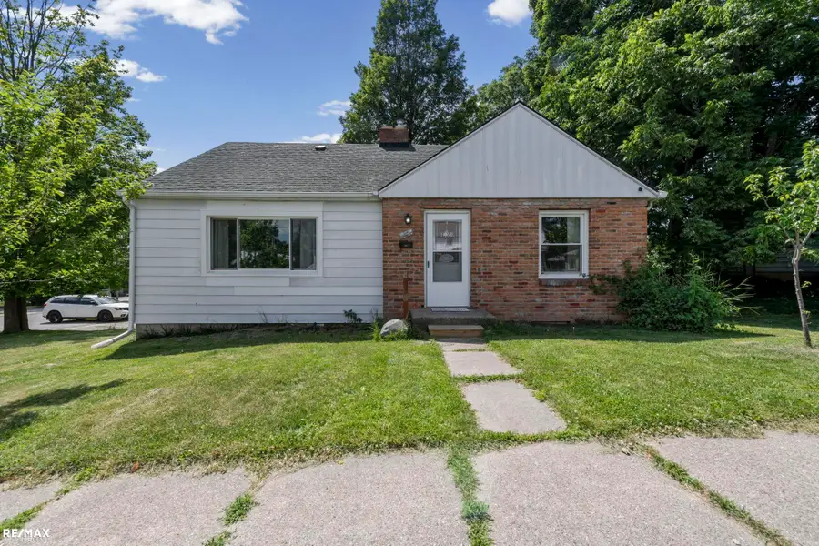 301 N East S ST, Fenton, MI 48430 - #2