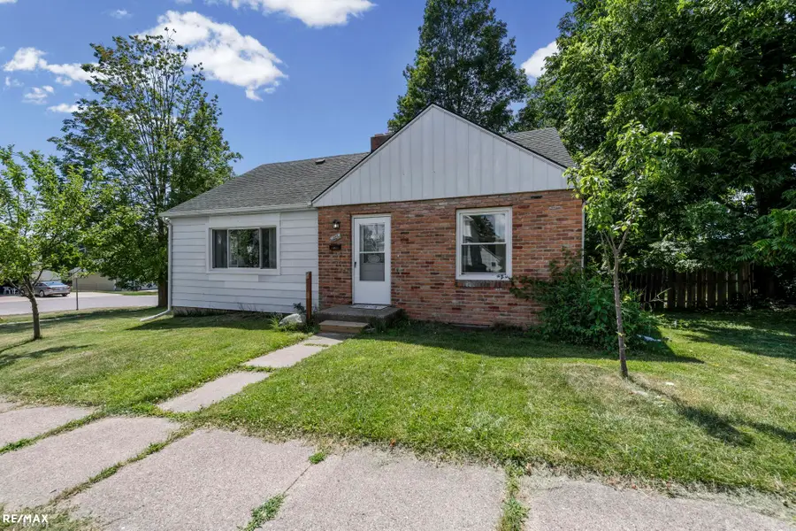 301 N East S ST, Fenton, MI 48430 - #3
