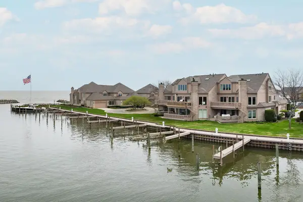 26230 Harbour Pointe DR, HarrisonTownship, MI 48045
