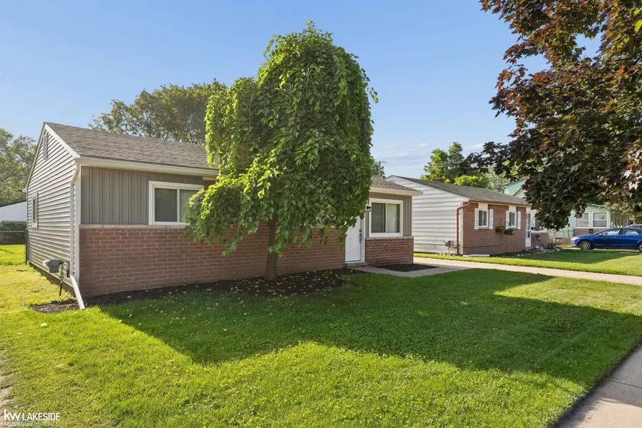 26436 Hollywood ST, Roseville, MI 48066 - #3