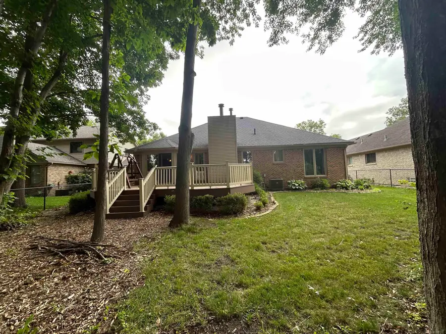 37515 Hanson DR, Sterling Heights, MI 48310 - #2