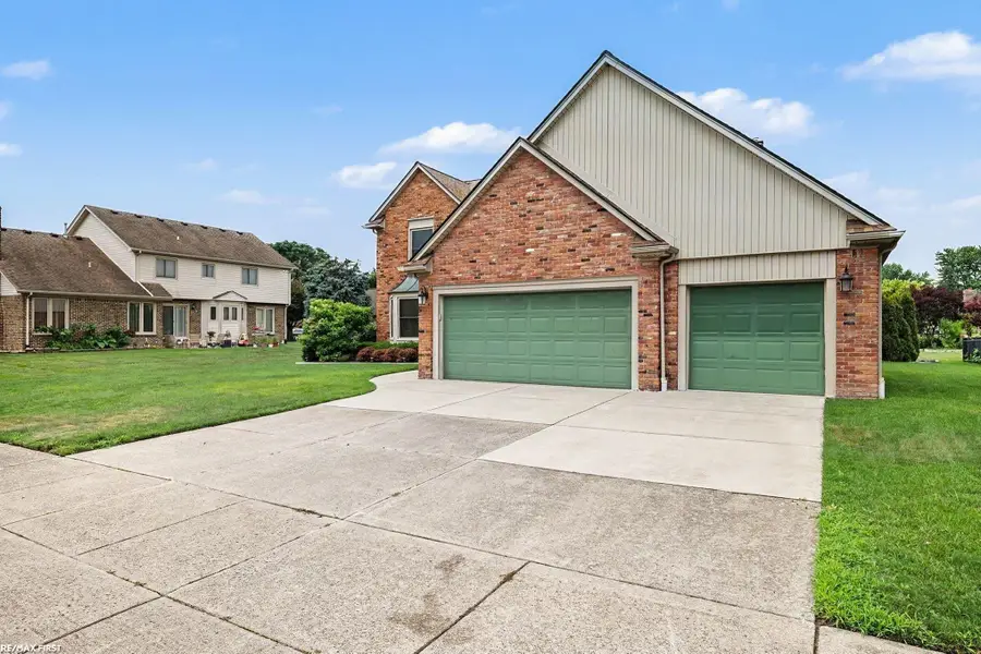 48103 Greenbriar DR, Macomb, MI 48044 - #2