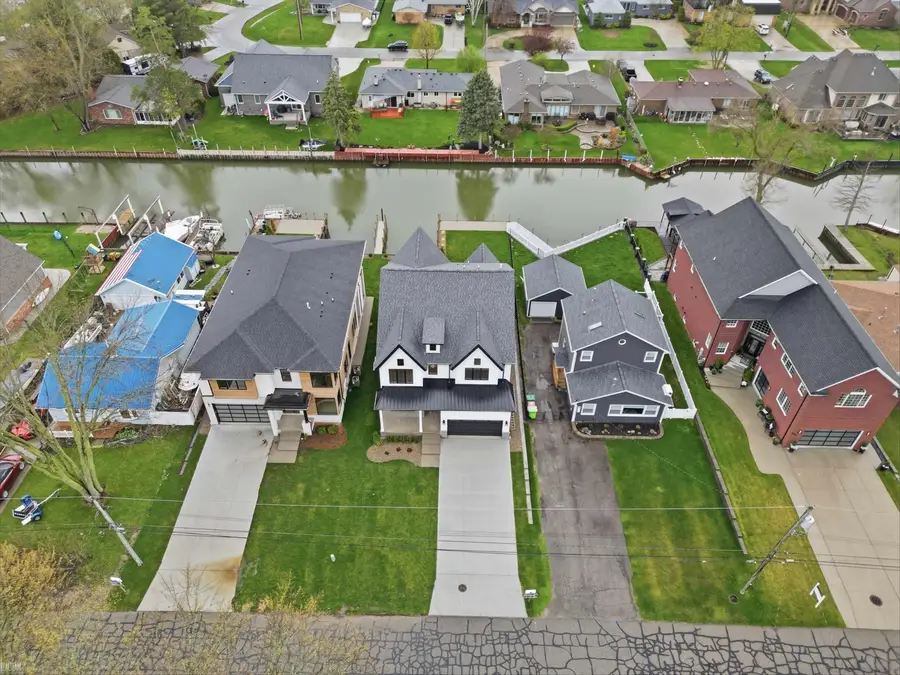 41225 Belvidere ST, Harrison, MI 48045 - #2