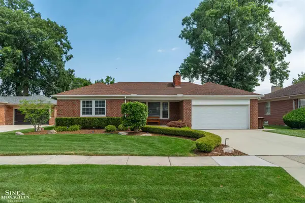 816 Hidden LN, GrossePointeWoods, MI 48236