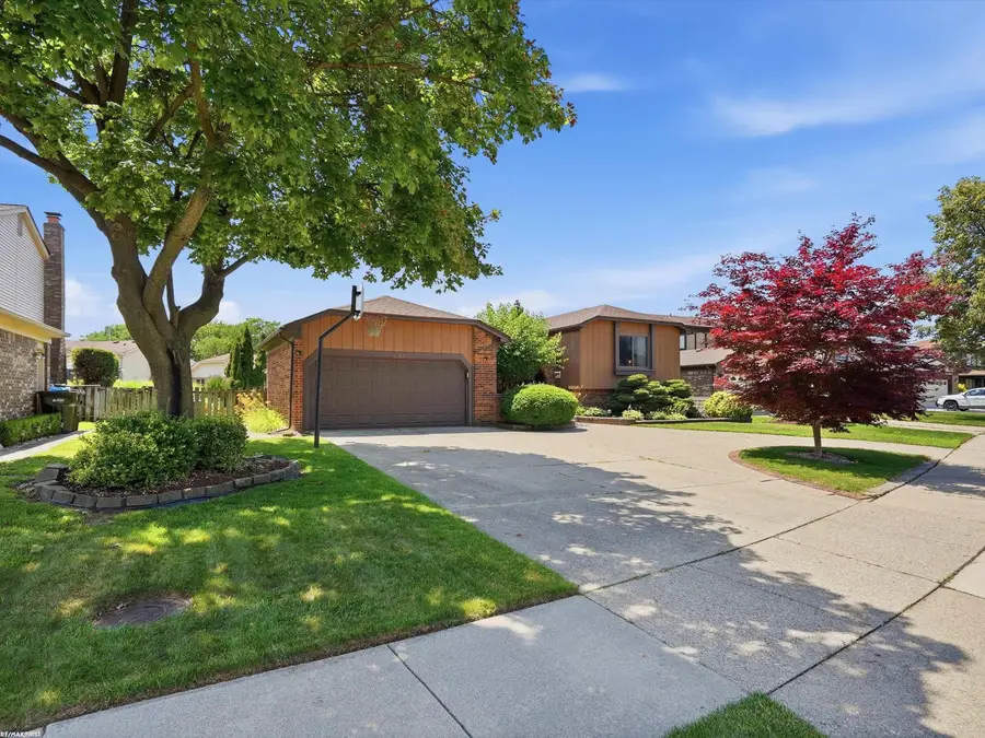 14604 Lakeshore DR, Sterling Heights, MI 48313 - #3