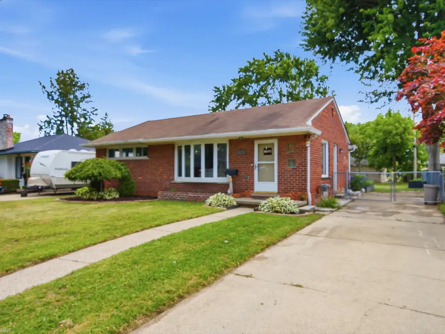 1005 N Esplanade ST, Mount Clemens, MI 48043 - #2