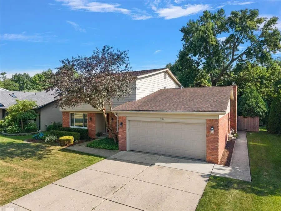 901 Hollywood AVE, Grosse Pointe Woods, MI 48236 - #3