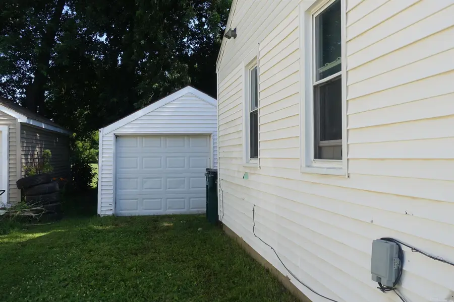 735 Vance ST, Lansing, MI 48906 - #2