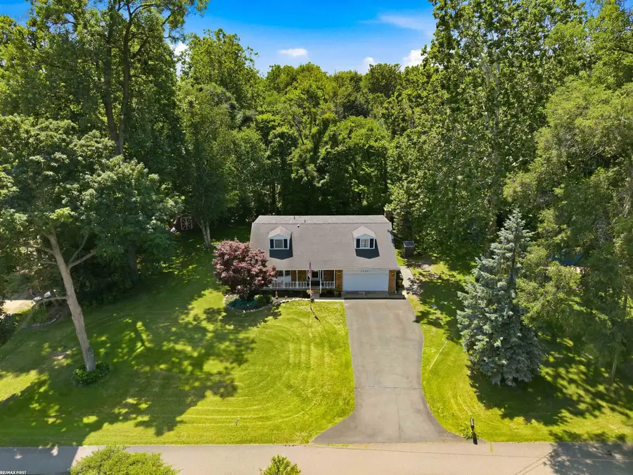 49861 Valley DR, Shelby, MI 48317 - #2