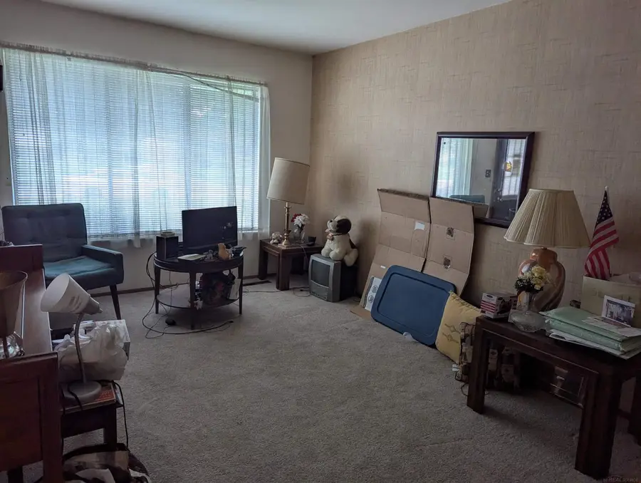 8256 San Marco BLVD, Sterling Heights, MI 48313 - #2
