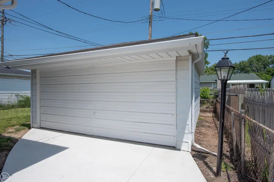 20723 Colman ST, Clinton Township, MI 48035 - #2