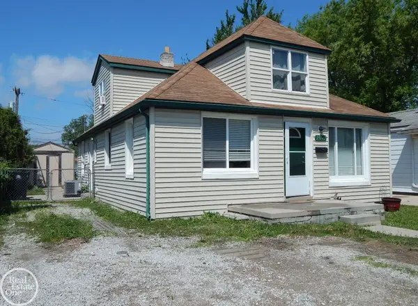 25143 Lawn ST, Roseville, MI 48066