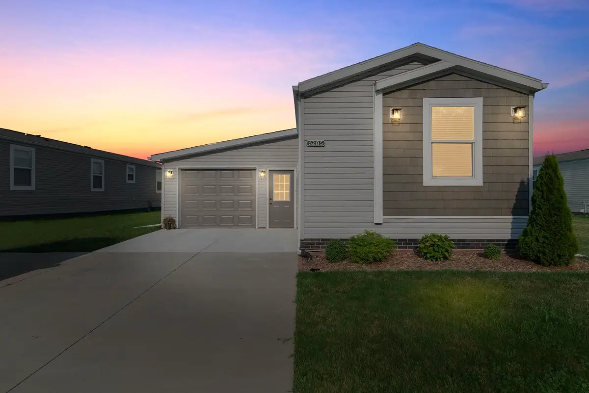 6285 Square Lake DR, Kimball, MI 48074 - #1