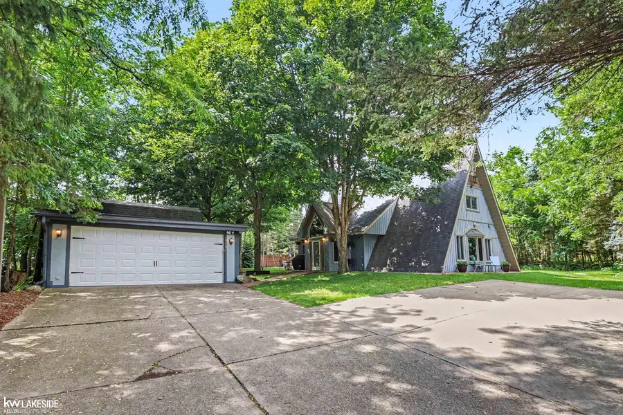 4691 Camelina ST, Commerce Township, MI 48382 - #2