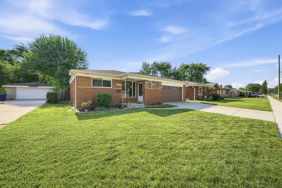 27481 Cosgrove DR, Warren, MI 48092 - #2