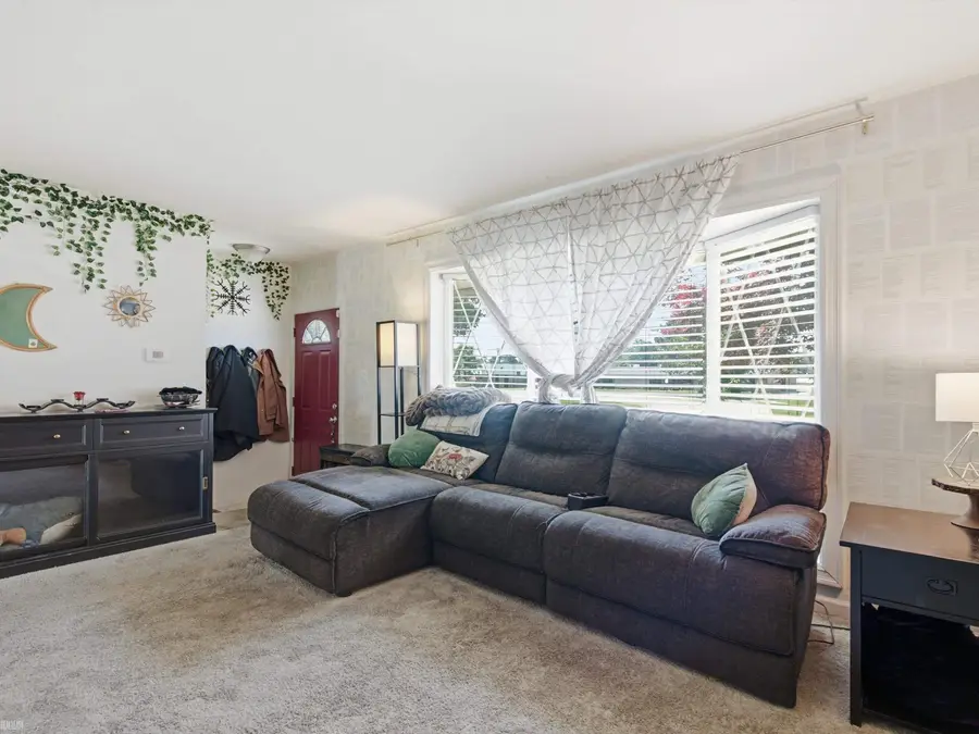 11315 Delvin DR, Sterling Heights, MI 48314 - #3