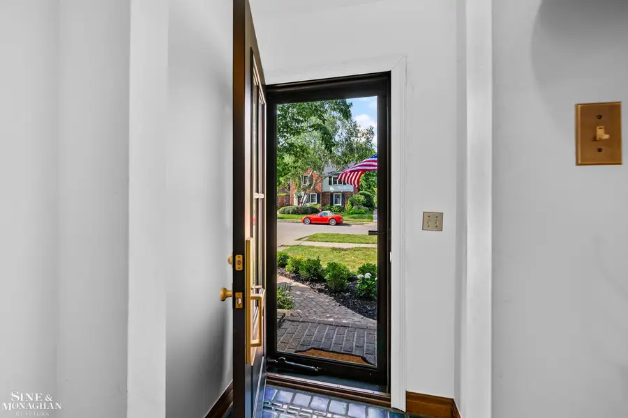 310 Moran RD, Grosse Pointe Farms, MI 48236 - #3