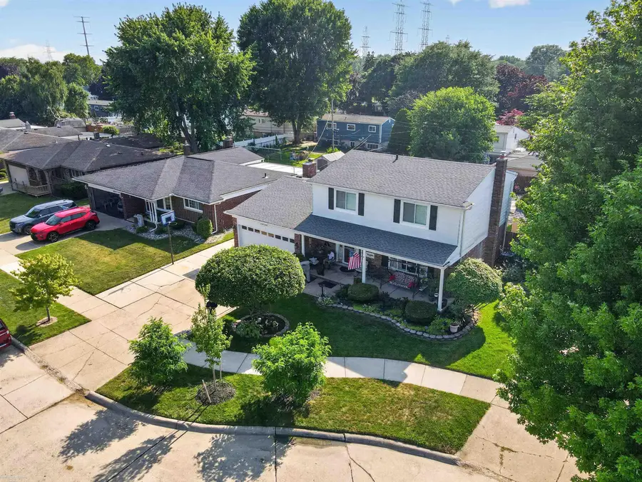 32725 Rugby DR, Warren, MI 48088 - #2