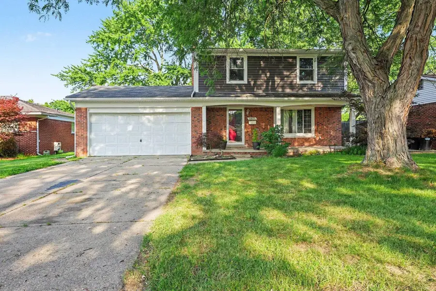 33857 Groth DR, Sterling Heights, MI 48312 - #2
