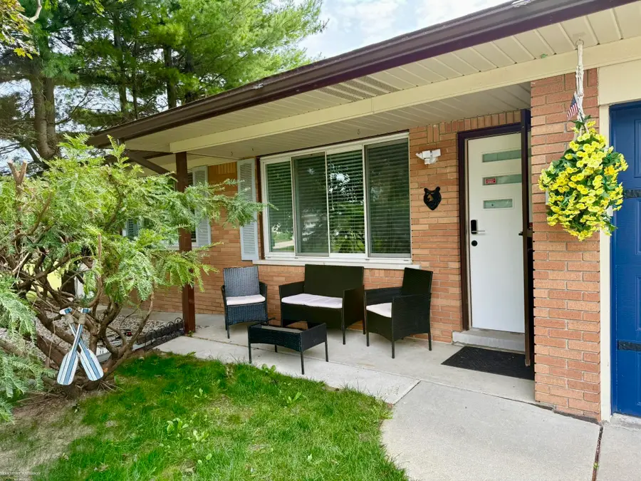 18908 Monica DR, Clinton Township, MI 48036 - #2