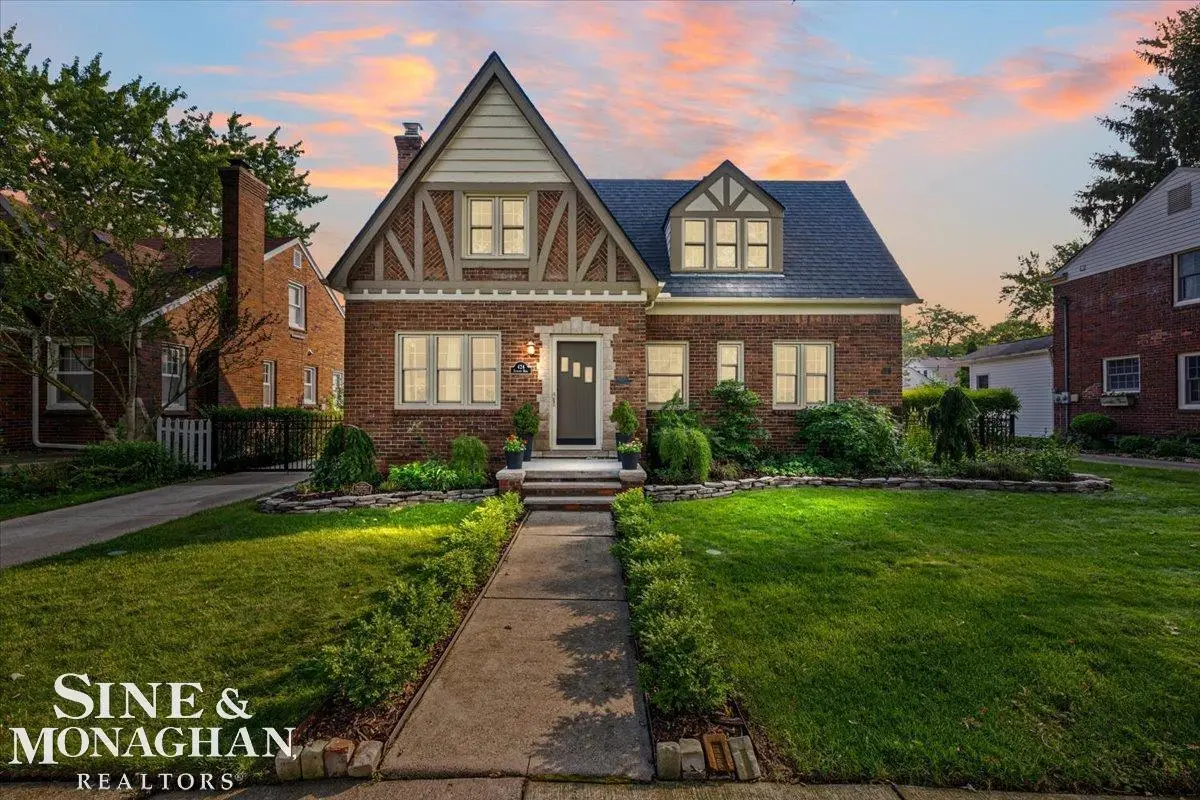 424 Touraine RD, Grosse Pointe Farms, MI 48236 - #1