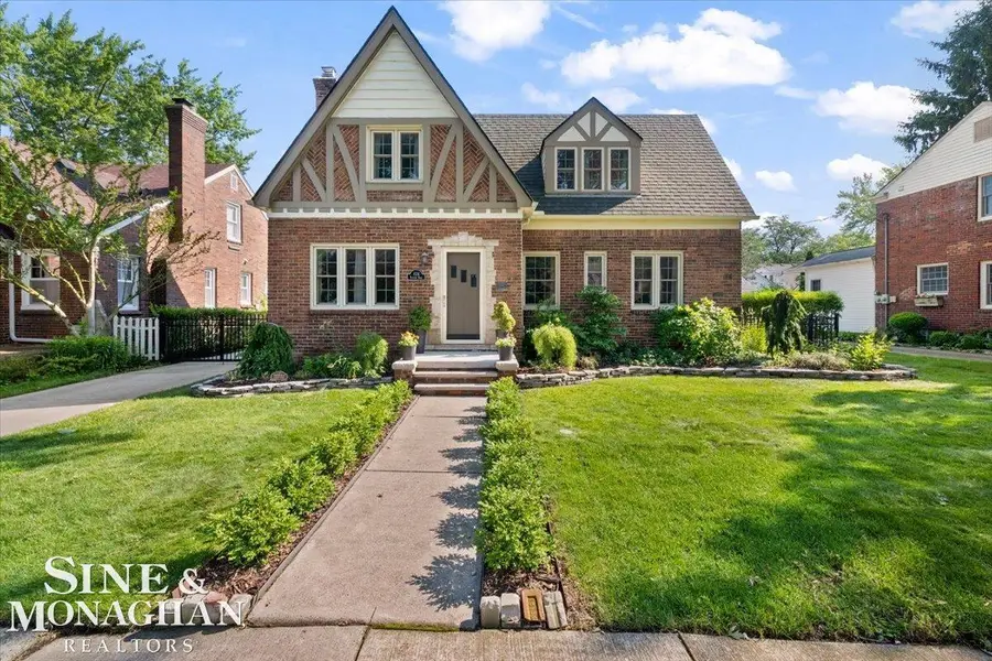 424 Touraine RD, Grosse Pointe Farms, MI 48236 - #2