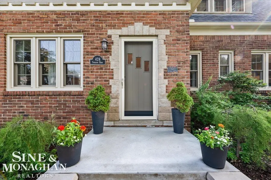424 Touraine RD, Grosse Pointe Farms, MI 48236 - #3