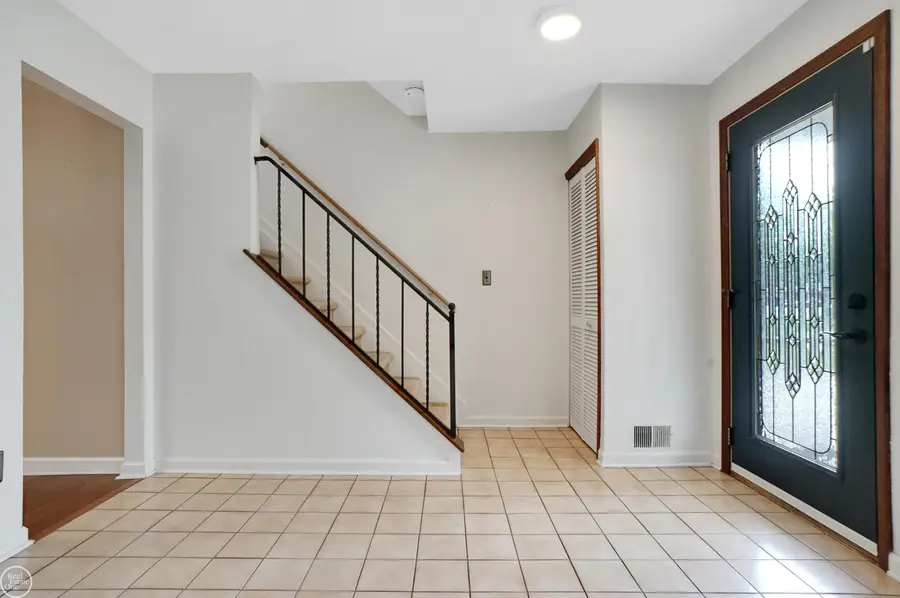 41970 Jason DR, Clinton, MI 48038 - #3