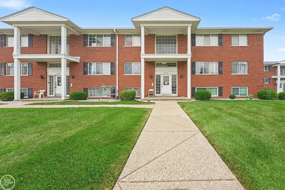 8220 Crestview DR, Sterling Heights, MI 48312 - #1