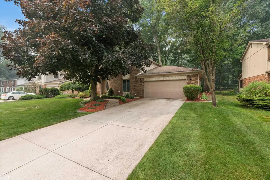 885 Medinah DR, Rochester Hills, MI 48309 - #3