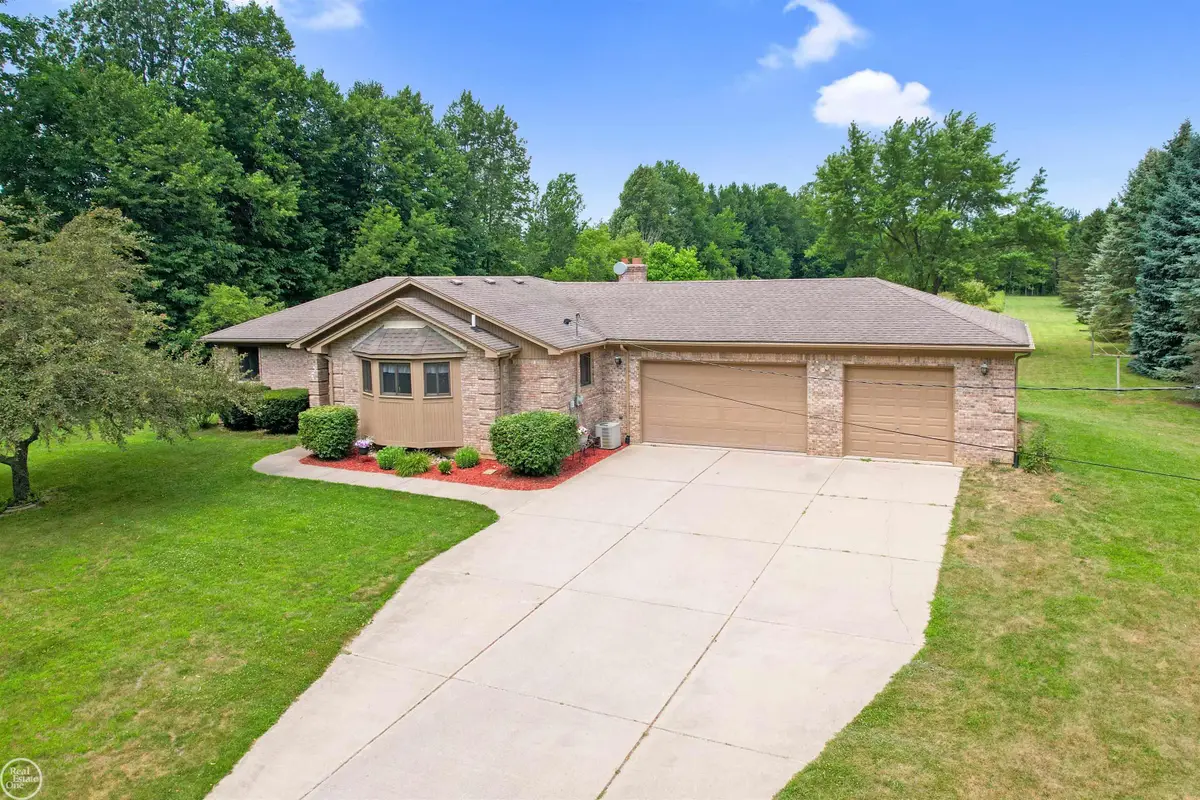5481 Sutton RD, Dryden, MI 48428 - #1