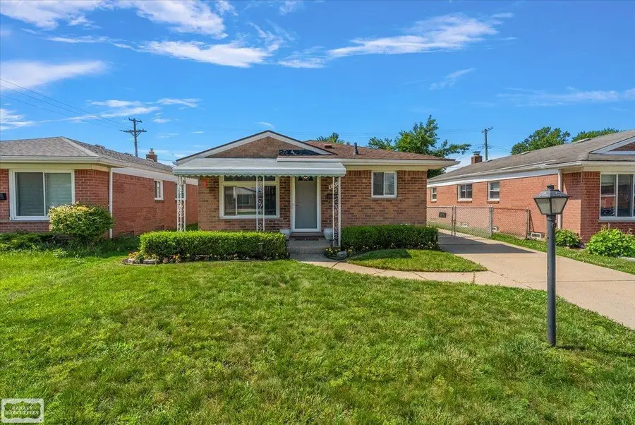 8340 Gerald AVE, Warren, MI 48093 - #2