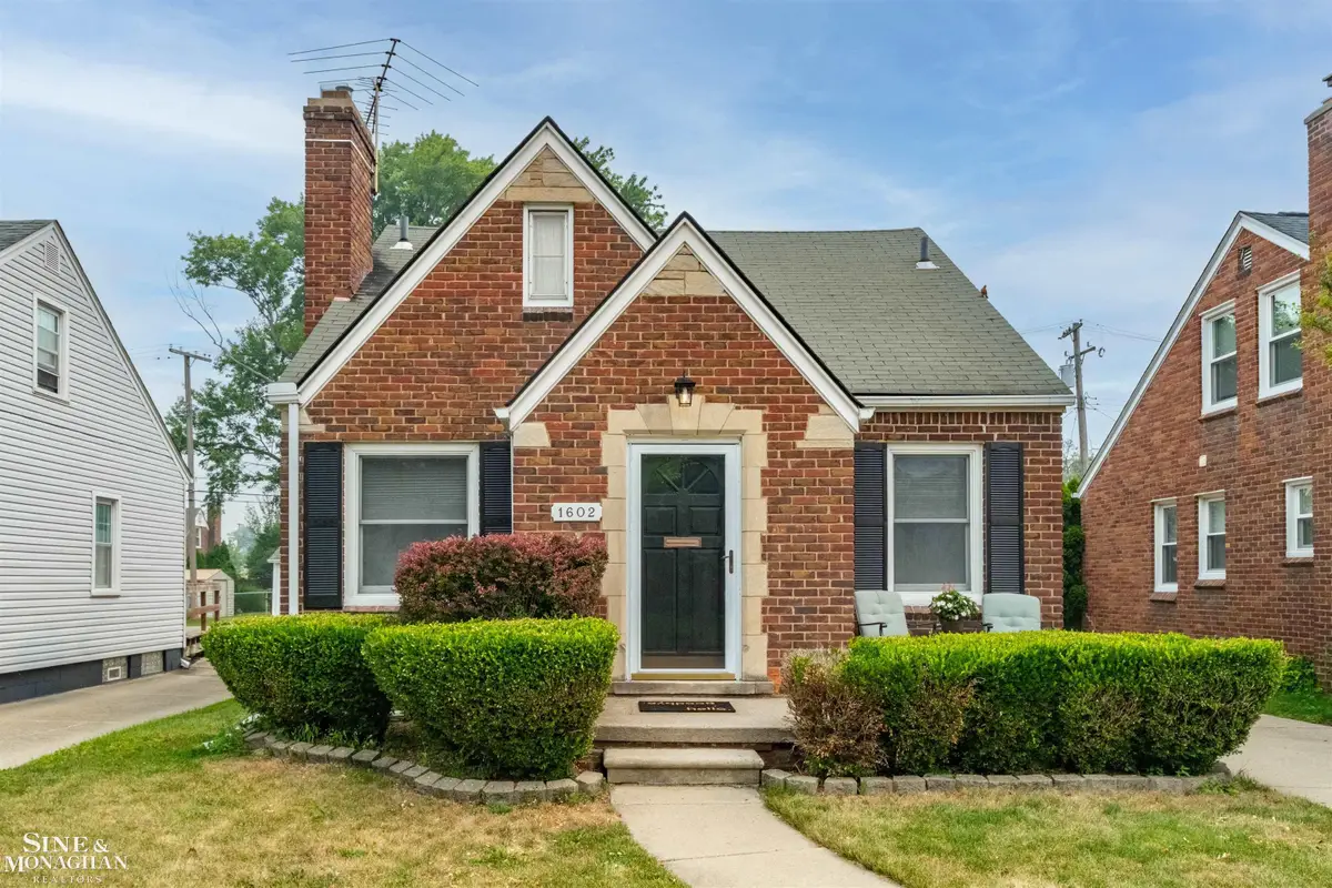 1602 Anita AVE, Grosse Pointe Woods, MI 48236 - #1