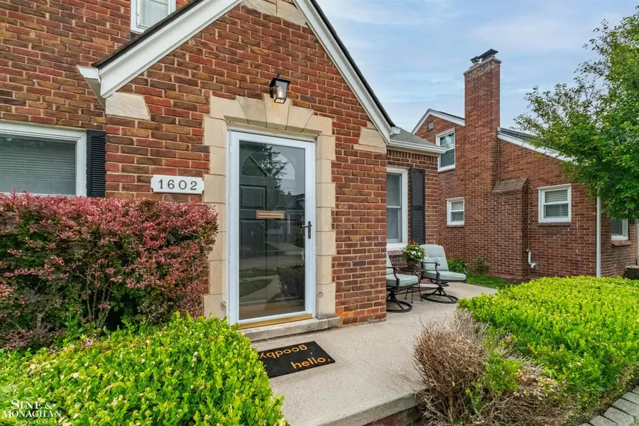 1602 Anita AVE, Grosse Pointe Woods, MI 48236 - #2