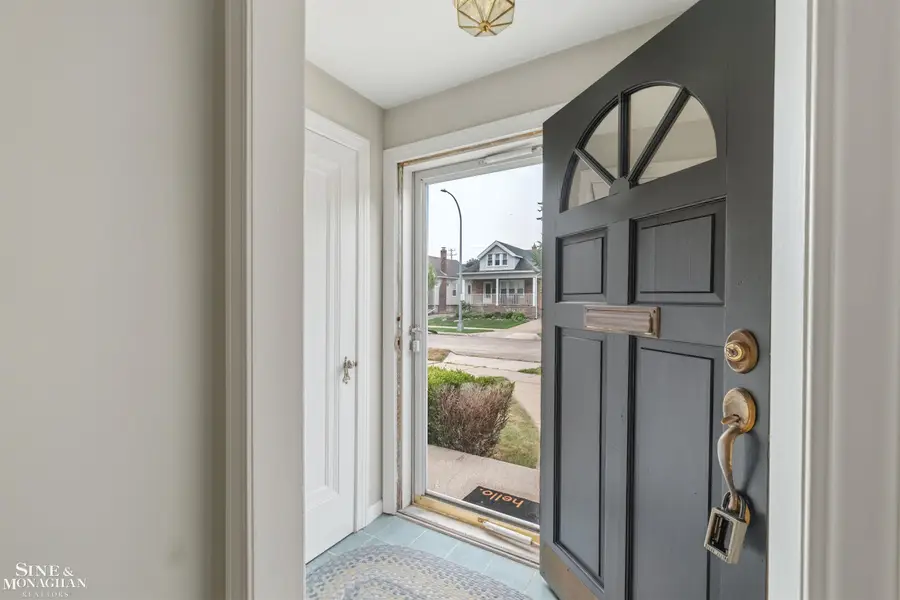 1602 Anita AVE, Grosse Pointe Woods, MI 48236 - #3
