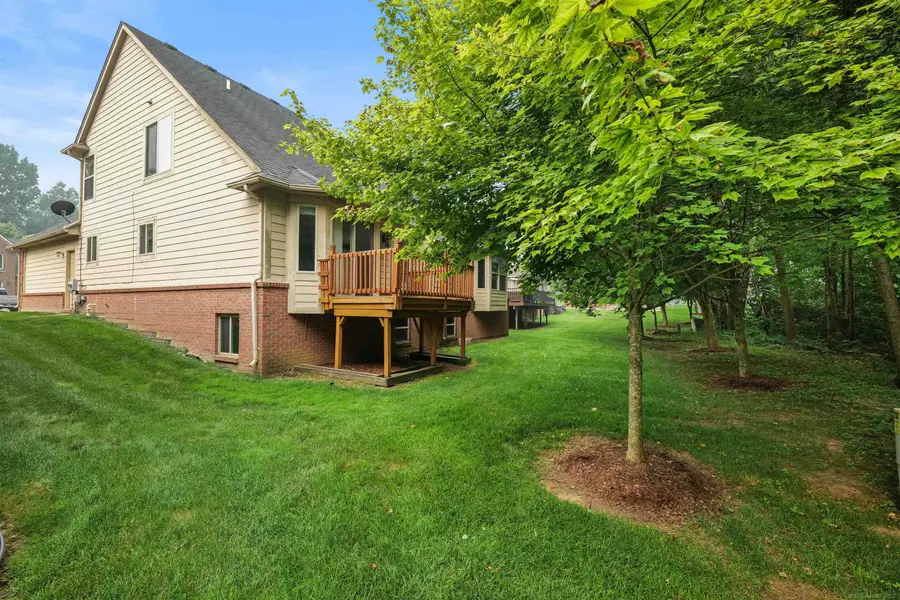 8313 Pine Creek DR, Utica, MI 48316 - #3