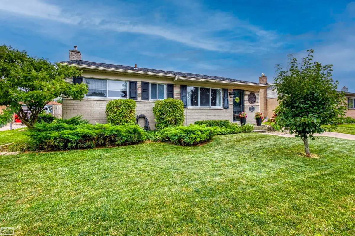 18030 Edgefield RD, Clinton Township, MI 48035 - #1