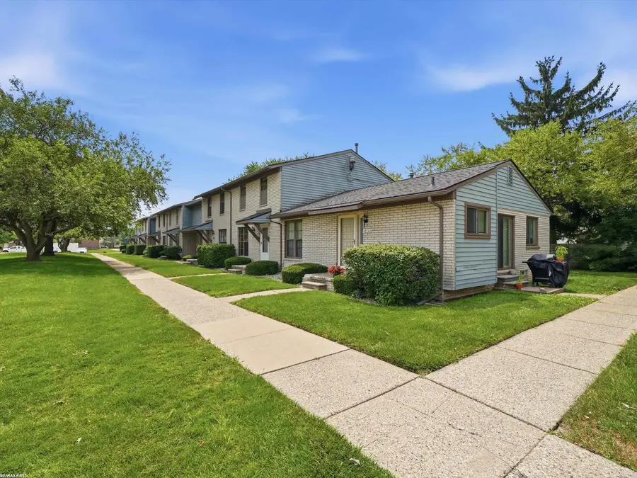 48542 Sugarbush RD, Chesterfield, MI 48047 - #2