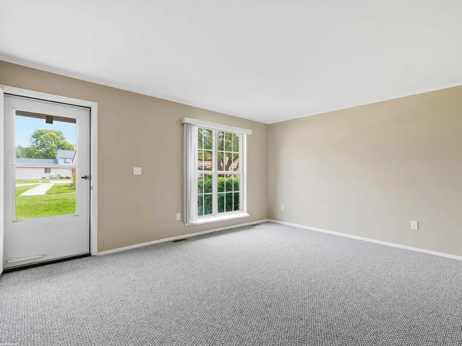 48542 Sugarbush RD, Chesterfield, MI 48047 - #3