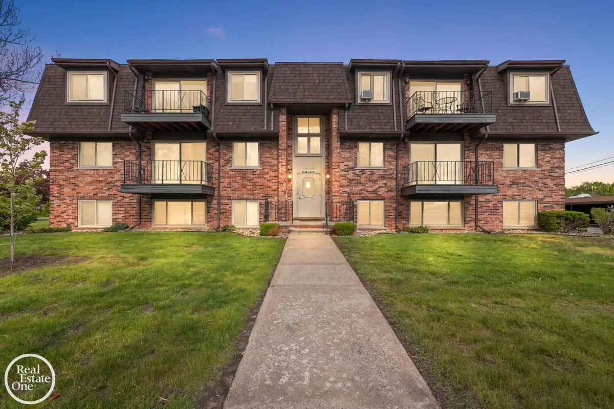 225 Riviera DR, Saint Clair Shores, MI 48080 - #1