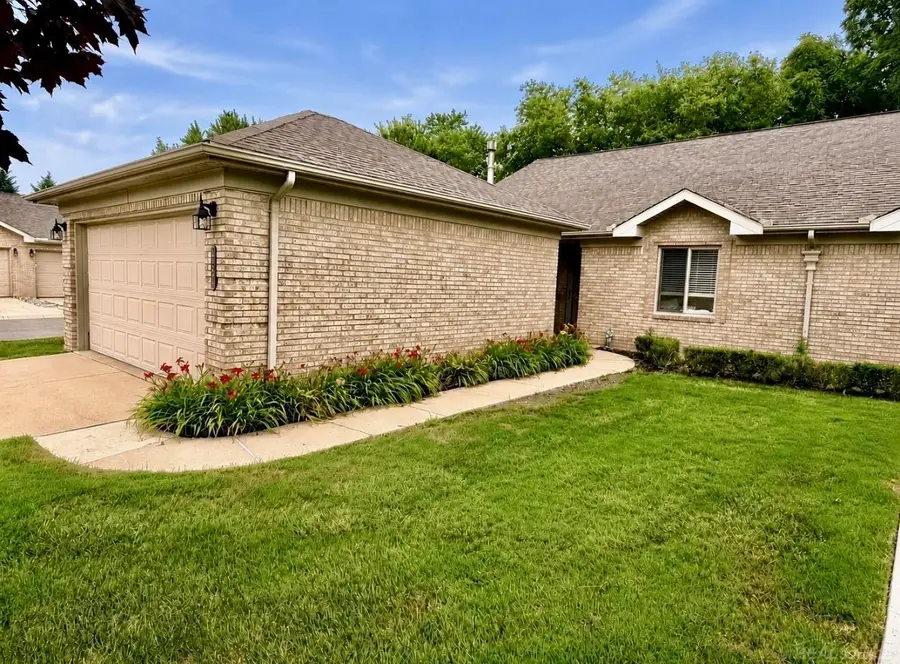 35300 Silver Maple DR, Clinton Township, MI 48035 - #2