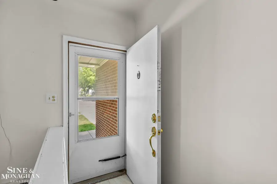 22030 Marter RD, Saint Clair Shores, MI 48080 - #2