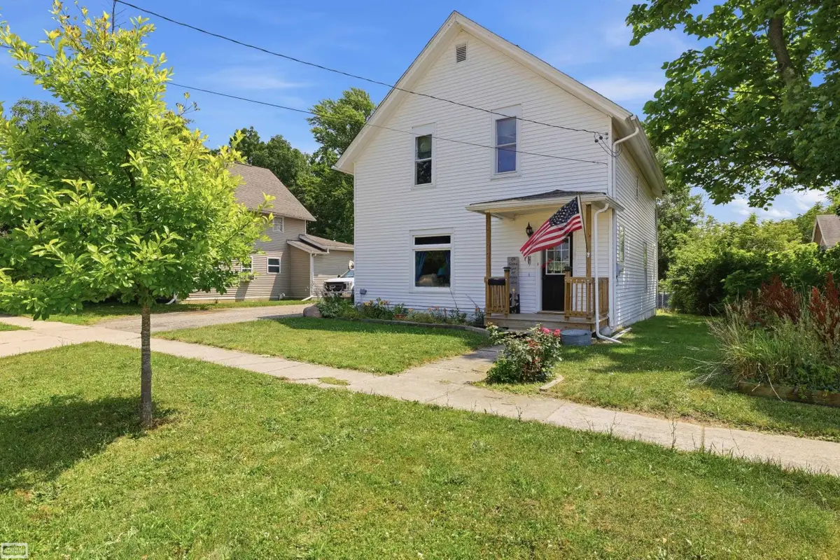 329 W Young ST, Clio, MI 48420 - #1