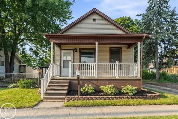 910 State ST, PortHuron, MI 48060