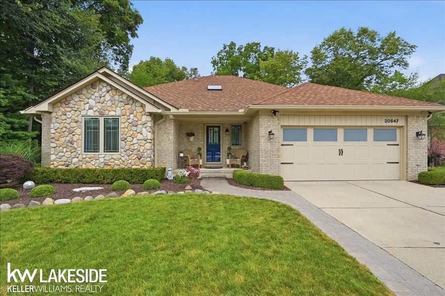 20647 PARKPLACE LN, Clinton Township, MI 48036 - #2